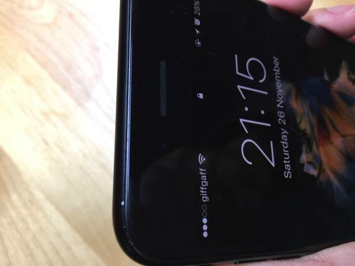 Mat siyah renkli bazı iPhone 7'lerin boyası dökülmeye başladı