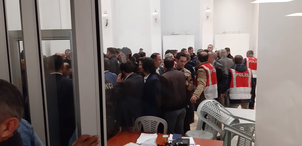 Maltepe'de Oy Sayımının Hızlandırılmasına Tepki Gösteren Akpli ve Mhpliler, Kurula ve Polise Saldrdı