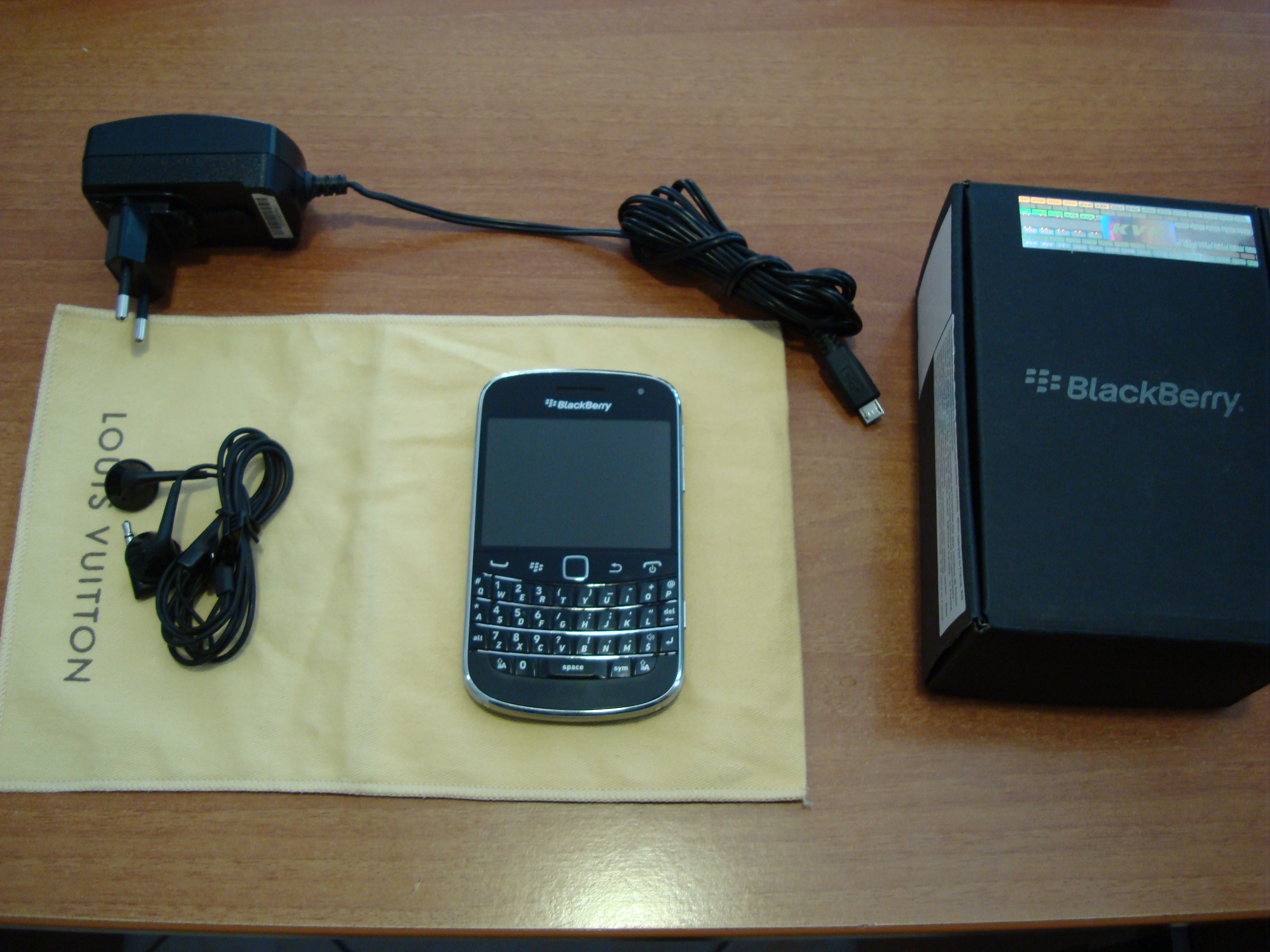  BlackBerry 9900 BOLD Turkcell Çıkışlı Temiz Ürün 525TL