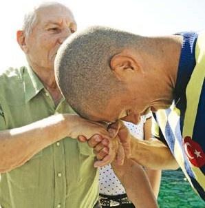  Lefter'in heykelinin yanına Alex Heykeli