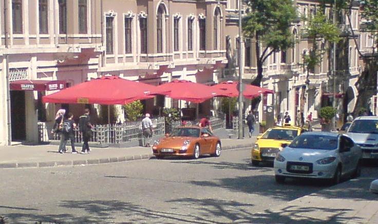  Porsche carrera ile cayman s performans karşılaştırması