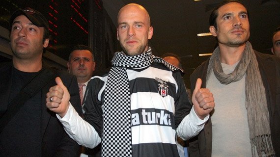  Beşiktaş, Schalke'li orta saha oyuncusu Fabian Ernst ile anlaştı.