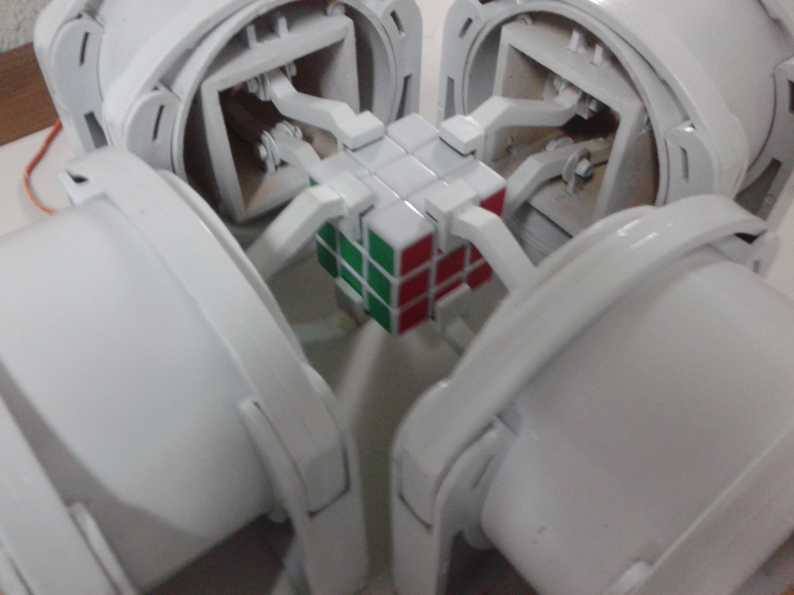  Rubikmatik (Rubik(zeka) küpün renklerini algılayıp çözebilen robot) projesi