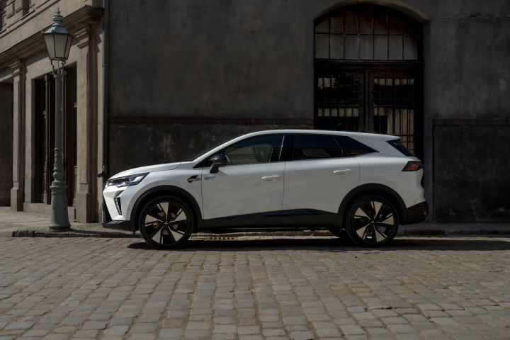 Yeni Mitsubishi Grandis tanıtıldı: Renault temelli hibrit SUV