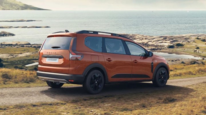 Yeni Dacia Jogger'ın hibrit versiyonu Paris'te tanıtılacak