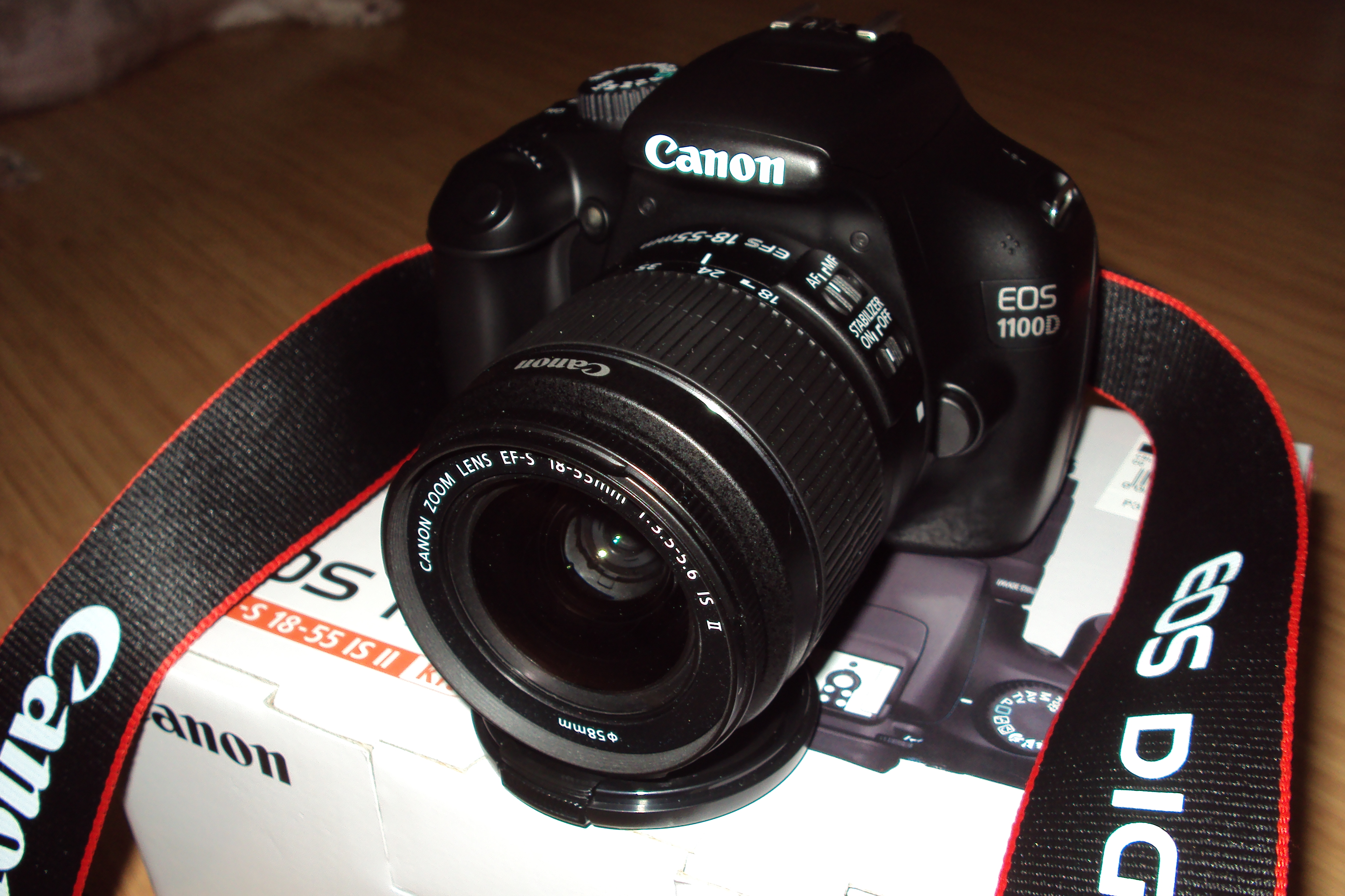 Зеркальная камера Canon EOS 1100d