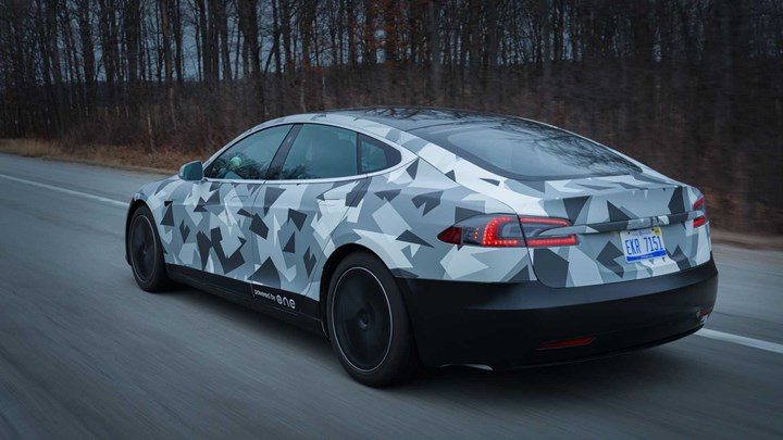 Tesla Model S, deneysel batarya ile tek şarjda 1210 km yol kat etti
