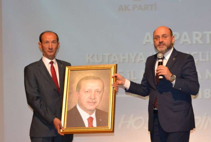 CHP’li belediye başkanı ‘dombra’ eşliğinde AKP’ye geçti: Özüme döndüm
