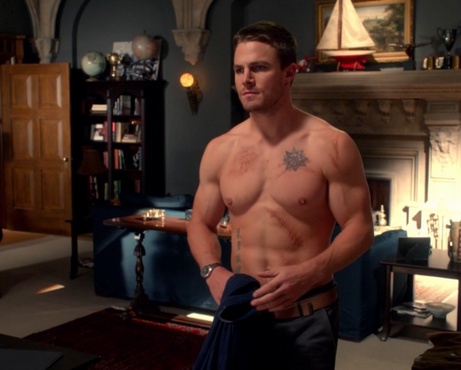  Stephen Amell 'jinekomasti' (?)