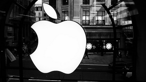 Apple'dan tarihinin en güçlü bilançosu: 57.6 milyar dolar gelir & 51 milyon iPhone satışı