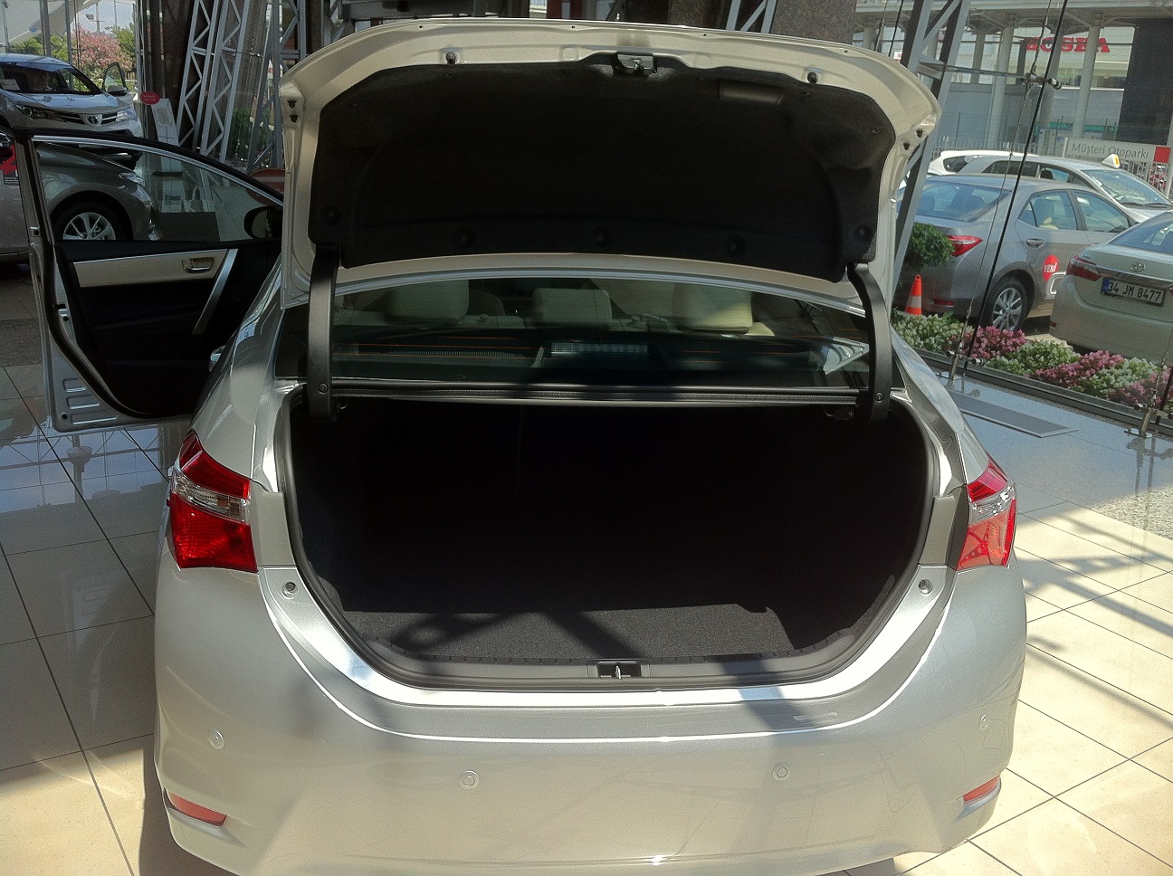  Yeni Corolla, 1.4 d4d MMT ve 1.6 Multidrive s: Test Sürüşü, İncelemesi ve Karşılaştırması.