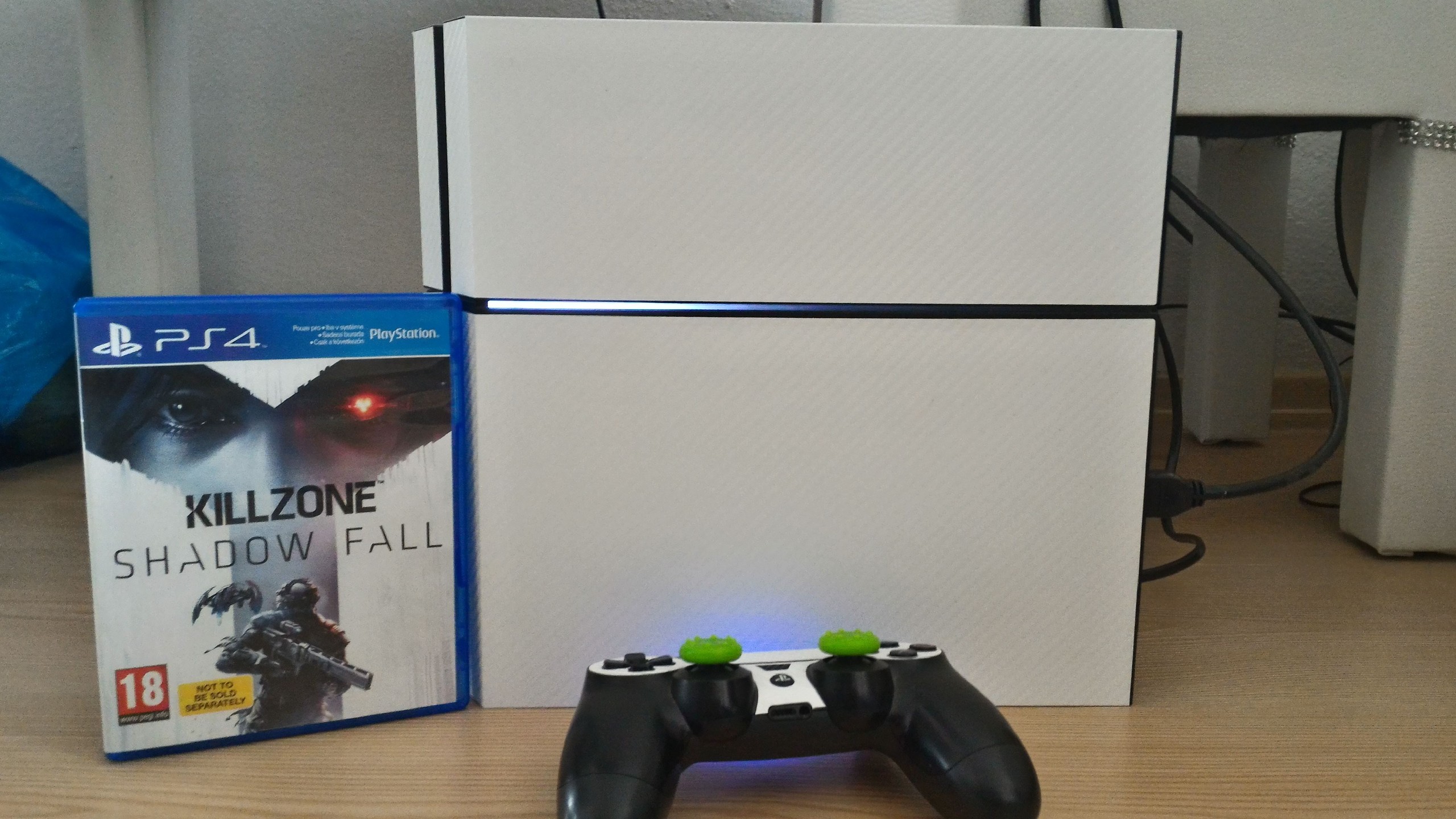  SATILIK Garantili PS4 + 1 KOL + 10 OYUN PSN HESAPLI