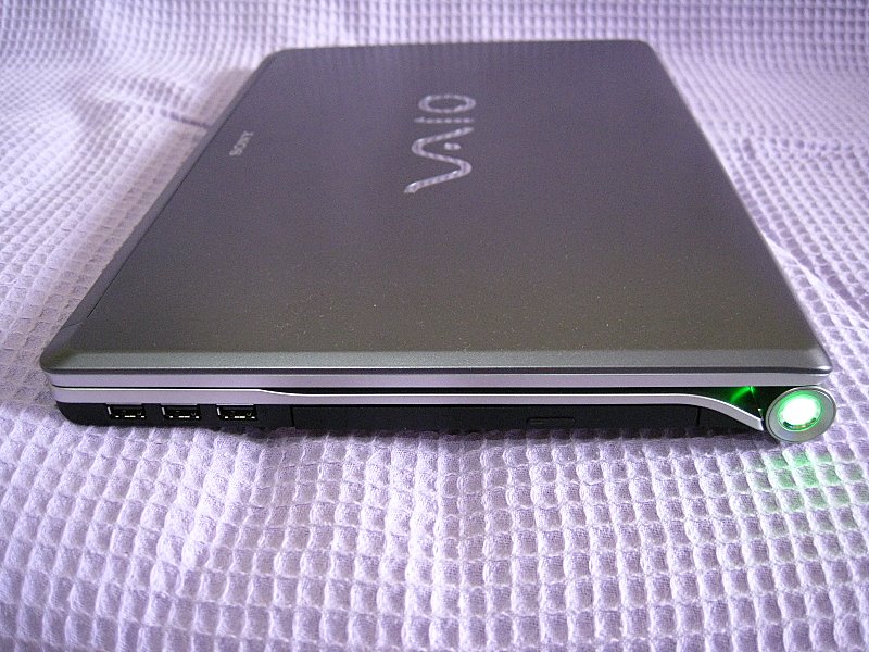  sony vaio fw serisi detaylı fotoğraflar..15.4-16.4 ınc karşılaştırması