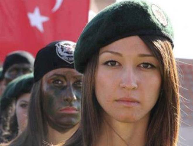  Dünyadan kadın asker fotoğrafları