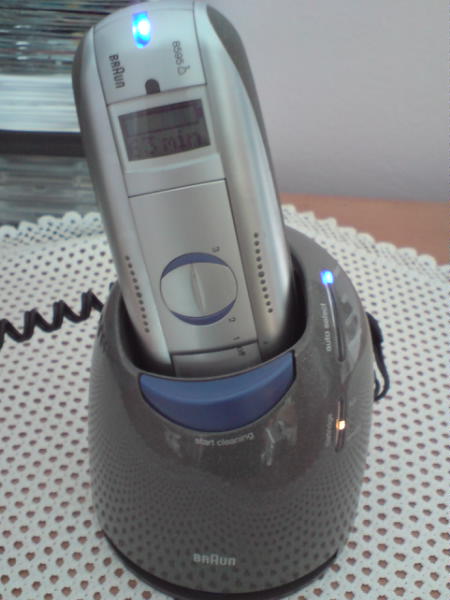  Braun 8595 Dijital Göstergeli Üniteli Şarjlı Traş Makinesi