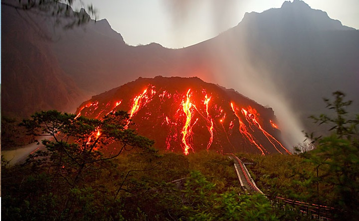  Dünya'nın en büyük yanardağları ve tarihteki en büyük yanardağ patlamaları
