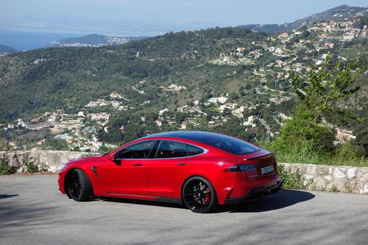Tesla hisseleri uçuşa geçti: 2024'teki kayıp silindi