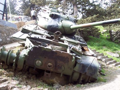  Kıbrıs Beş Parmak Dağındaki Tank