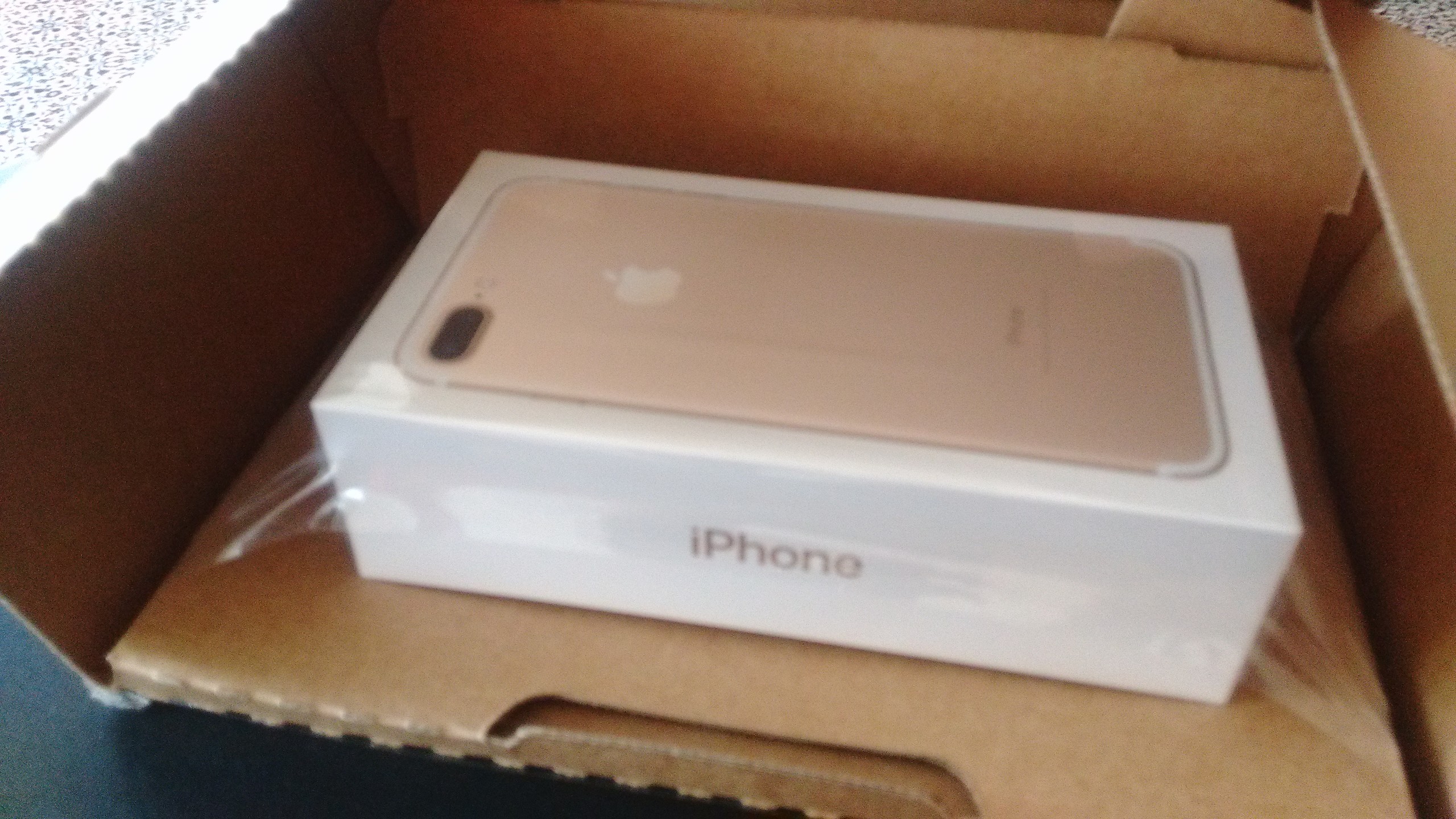 Apple online Store'dan alınma 7 PLus:IMEI kayıt dışı! 45 gün sonra yeni,kapalı kutu telefon geldi.