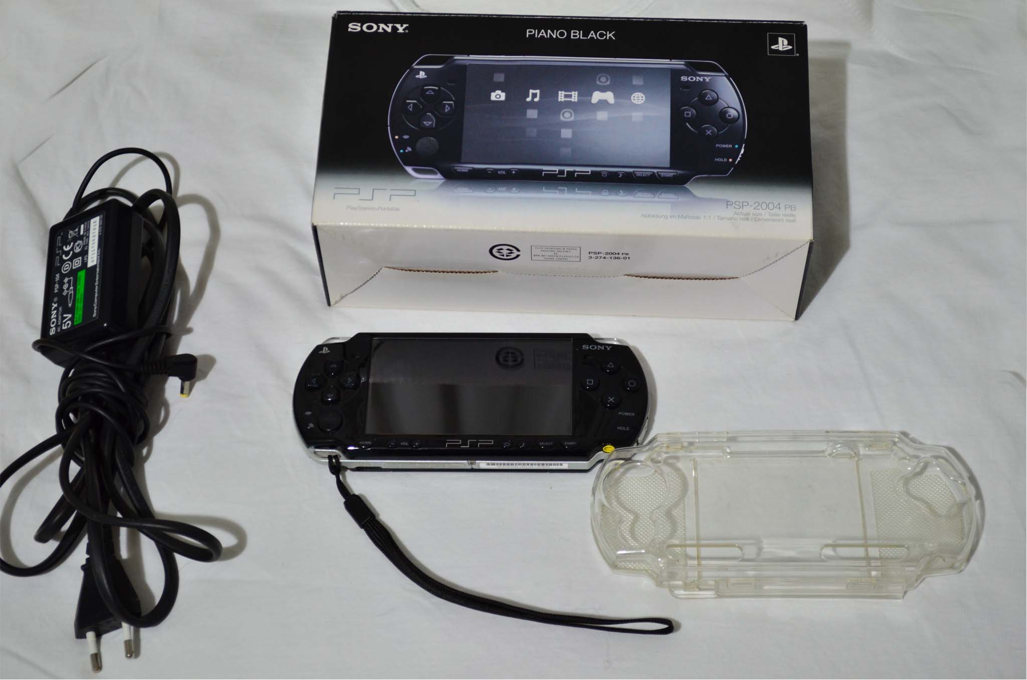  [İSTANBUL] Satılık Kutulu PSP-2004Piano Black Slim 200 TL