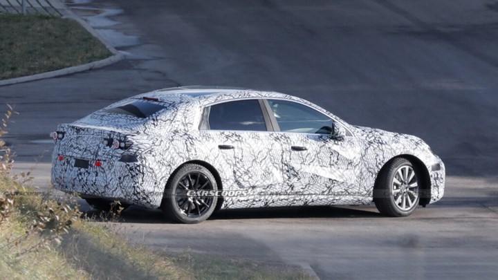 Mercedes'in yeni elektrikli C serisinin kamuflajlı görüntüleri ortaya çıktı