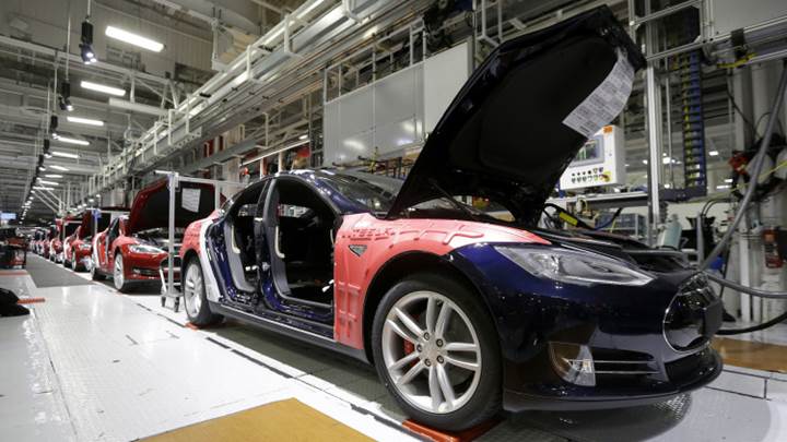 Tesla Model 3 siparişlerini yetiştirmek için riskli bir üretim modeli kullanacak