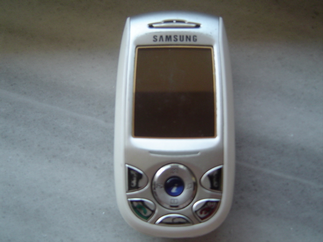  Arızalı Samsung E800.45 ytl..