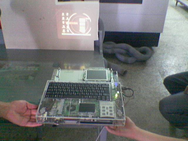  modifiyeli projeksiyon, mini bilgisayar ve klavye, LCD ekran