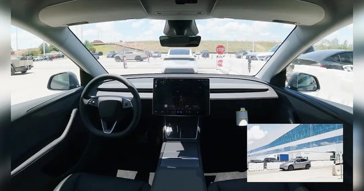 Tesla'nın fabrikadan müşteriye otonom araç teslimatındaki hata alay konusu oldu
