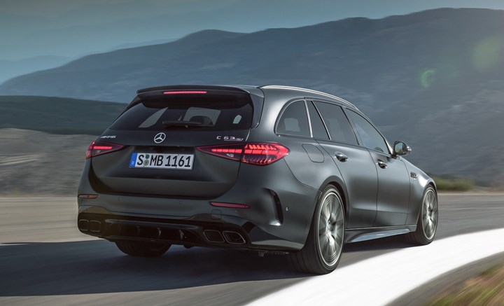 2023 Mercedes-AMG C63 S tanıtıldı! V8'in yerini 680 beygirlik hibrit sistem aldı