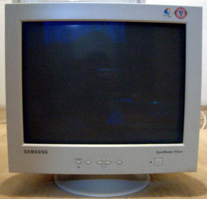  Monitör Samsung Syncmaster 757DFX 17” CRT