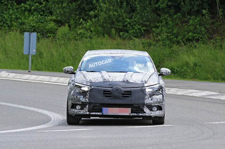 2017 model Renault Mégane sedan kameralara yakalandı