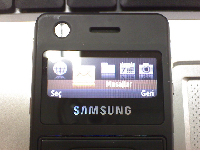  Samsung F300 Music Phone Review >> asi_