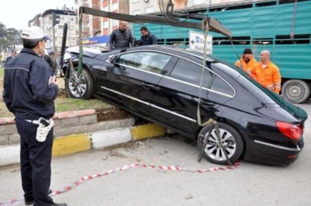  AYDIN BELEDİYE BAŞKANI KAZA YAPMIŞ, HAVA YASTIKLARI AÇILMAMIŞ...