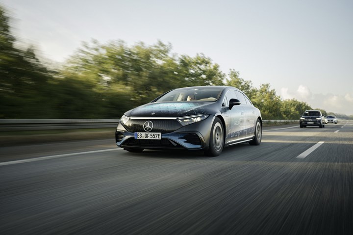 Mercedes-Benz EQS, katı hal batarya ile 1.205 km menzile ulaştı