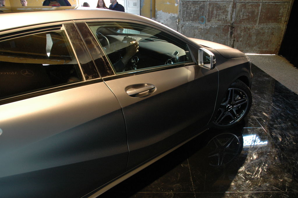  İtalya Tasarım Haftası Mercedes A-Class standı+Ferrari Store ve birkaç bonus