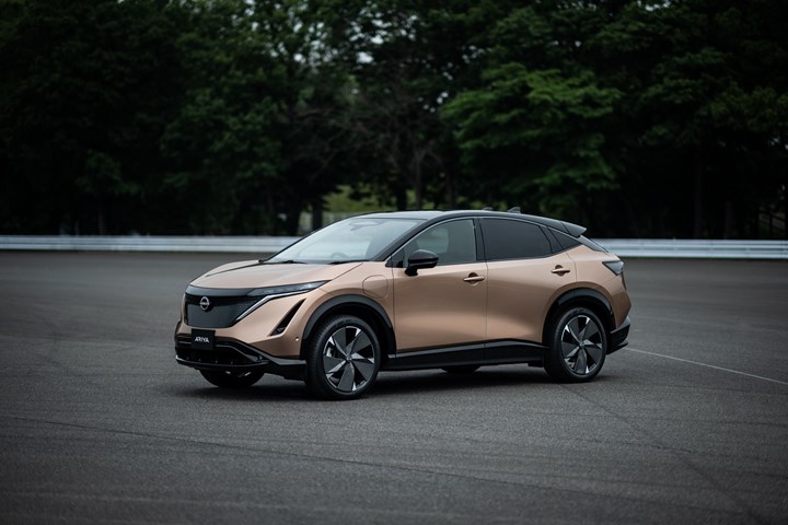 2021 Nissan Ariya elektrikli SUV, markanın yeni logosuyla birlikte tanıtıldı