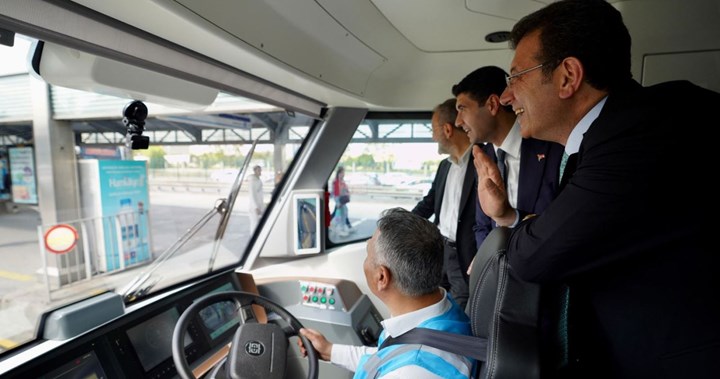 İstanbul'da elektrikli metrobüs için test sürüşleri başladı