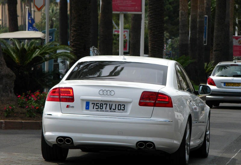  Audi A8 (s8) vs BMW 7 (b7)