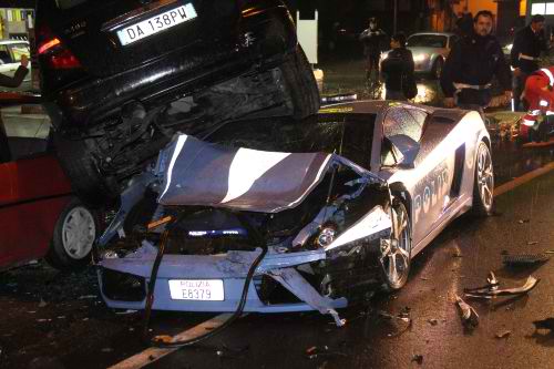  İTALYAN POLİSİ LAMBORGHINI GALLARDO'YU PARÇALADI