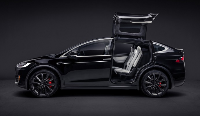 Tesla Model Y'nin çift motorlu versiyonu canlı olarak görüntülendi