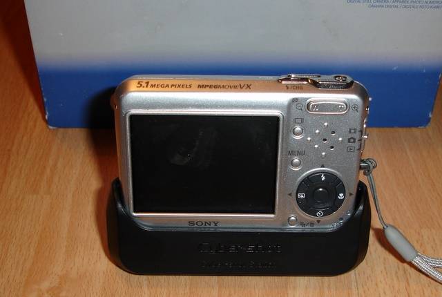  SONY CYBER SHOT DSC T3__UYGUN FİYAT___250 YTL