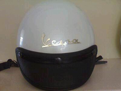  2 adet inci beyazi orjinal vespa kask !!!