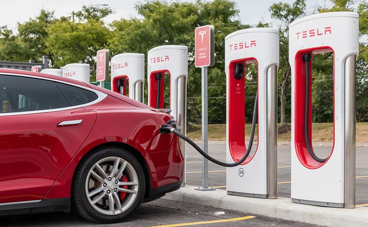 Tesla Supercharger şarj istasyonları 29 Ekim'de herkese ücretsiz!