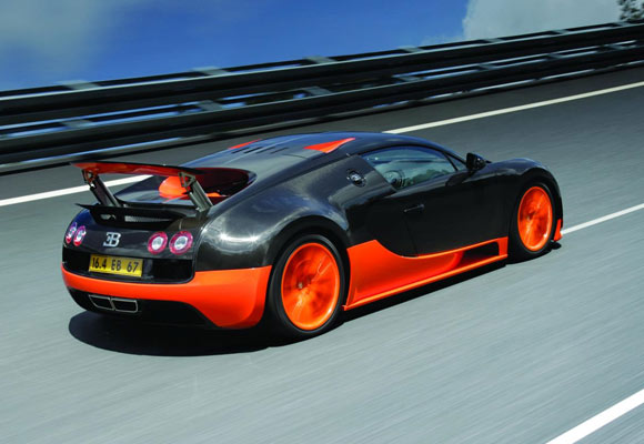  Bugatti Veyronun 2 saniyede çektiği hava ile bir insan 4 gun nefes alabilirmiş :O