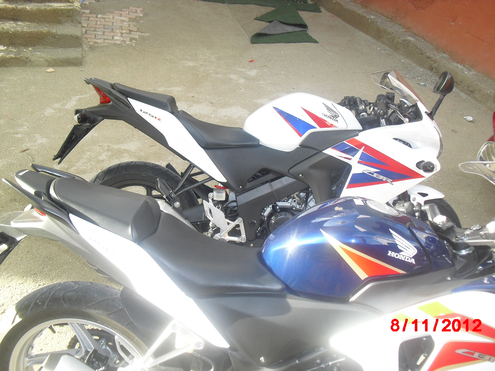  HONDA CBR 125R BİLGİ VEREBİLCEK BİRİ