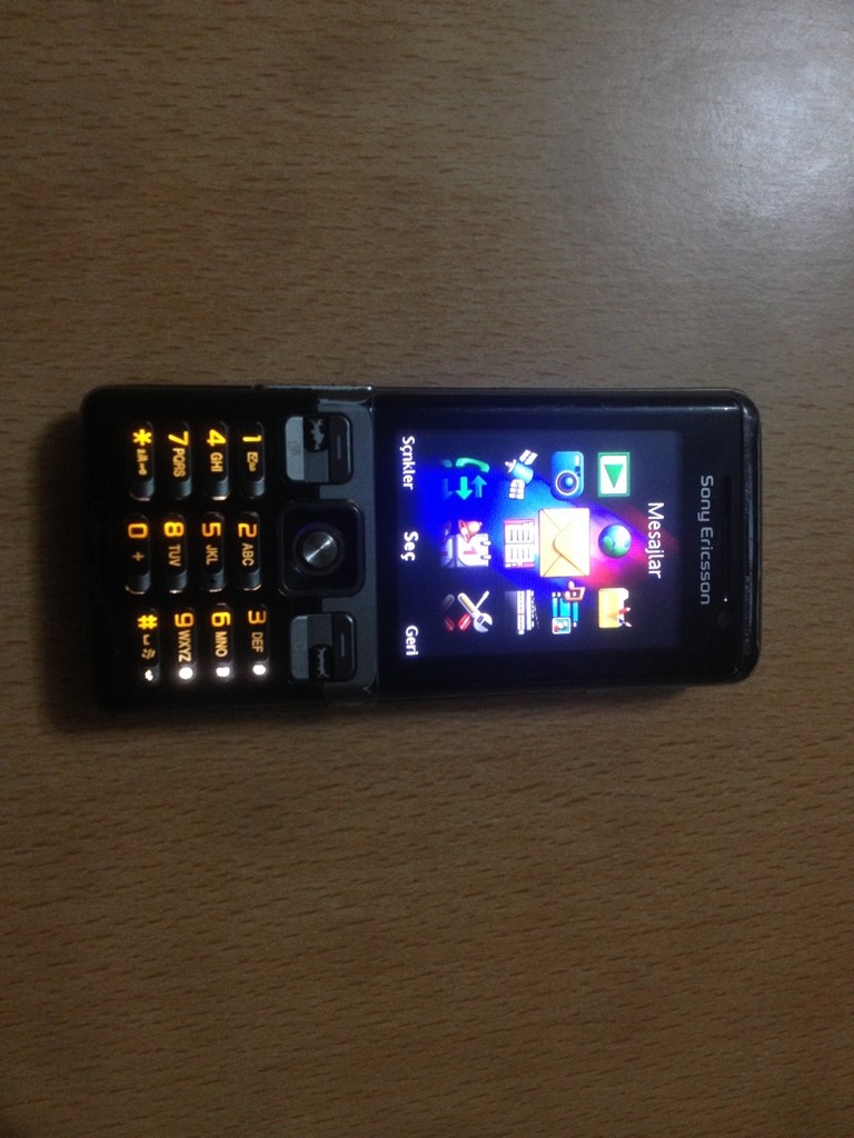 Sony Ericsson Z600 - Sony Ericsson C702