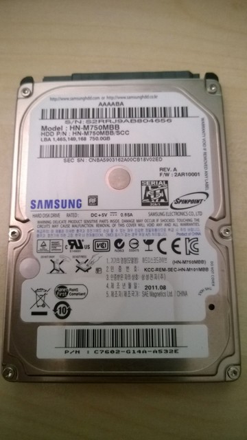  Satılık 2,5-inch sabit diskler, 2 adet (750GB ve 320GB).