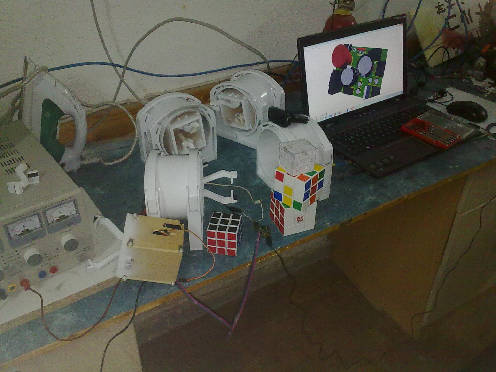  Rubikmatik (Rubik(zeka) küpün renklerini algılayıp çözebilen robot) projesi
