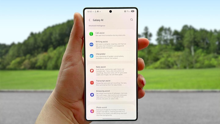 Orta seviye kullanıcıların yapay zekâ özelliklerine erişebildiği açığı Samsung yamadı